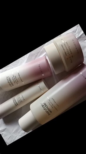 Tests & Cie on Instagram: "💗 Haruharu Wonder 💗 Ma petite trousse personnelle de soins à base de riz noir : - Black Rice Probiotics Barrier 2% NAD+ Serum Mist - Black Rice Night Knight Retinol Serum - Haruharu wonder Black Rice Probiotics Barrier Essence - Black Rice 5 Ceramide Barrier Moisturizing Cream J'apprécie beaucoup cette marque sud-coréenne qui associe technologie et ingrédients naturels, pour favoriser une mise en beauté quotidienne très naturelle. #haruharuwonder #ohmybeloved #collab