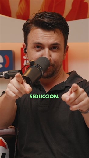 Tomen nota porque se vienen los tips del profesional de la seducción 🫦 by Buffy. ¡Seguimos con todo en el nuevo set de Pepsi Zero! 🤩🥤Ya puedes disfrutar de todo el contenido de Tomás Va A Morir desde nuestra nueva casa. 📌 Recuerda que el Capítulo 3 ya está disponible en Spotify, YouTube, Apple Music y, por supuesto, en Estudios Neverland.