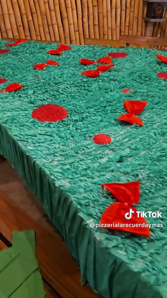 Miren el Tamaño de esta Piñata #elsalvador #pizza #piñata