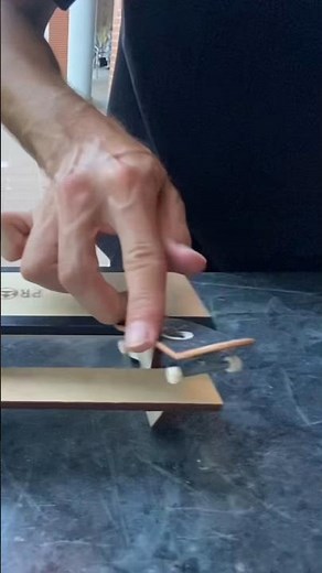 ❌ TRUCOS CON TECH DECK ✅ Fingerboard 🎯 #fingerboard #techdeck #shorts