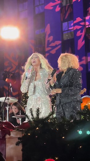 CHER’S NEW CHRISTMAS ALBUM OUT NOW‼️☃️🎅🏻🎄 Watch this in full during the Rockefeller Center Christmas tree lighting this Wednesday Nov 29‼️ #s#stefanocherc#cherc#concertf#foryoul#legendb#believec#celebrityi#iconf#frontrowc#christmasx#xyzbcaf#fypb#burlesqued#darlenelove