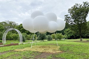 藤本壮介が設計した、東京・渋谷区のパヴィリオン「Cloud pavillion（雲のパビリオン）」のレポート。“雲”にインスパイアされた建築が様々な感覚を呼び起こす