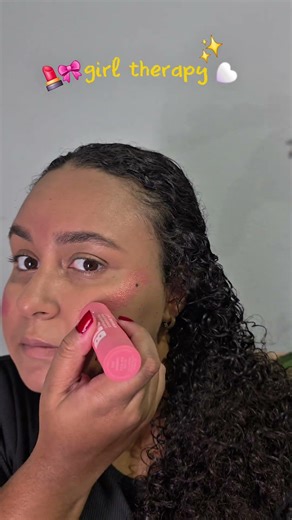 “minha versão de terapia? um espelho, maquiagem e um tempinho só meu 🤍 #makeup #girl