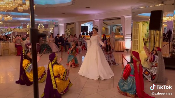 #fyp #afghanwedding #afghanbride #afghandance Video creds: @Selli