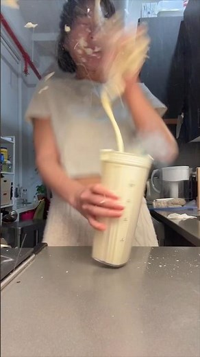 How to make exploding lemon cake 🍋💥😭