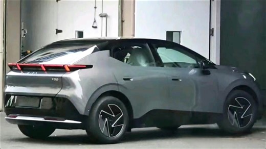 领克全新车型E335实车曝光，类似极氪X风格