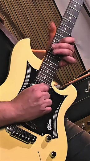 It's blues time! @bngguitars . . . . . #bluesguitar #bluesrock #guitarsolo #guitaristsofinstagram #davidleviguitar