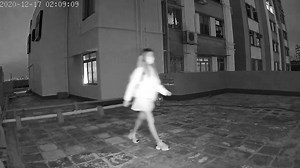 2.1K views · 18 reactions | TP-Link Tapo C310 具備30米夜視範圍，在凌晨2:00 進行實測，在沒有照明系統的珠城大廈天台，在實際環境非常暗的情況，黑白影像仍然清晰可見，當偵測到有物件移動會有通知並錄影 | HKEPC | Facebook