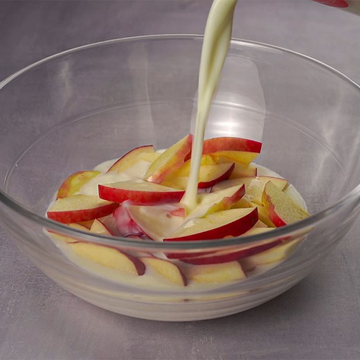 Combine apple with milk and you’re breakfast will be ready in just 10 minutes. | Yummy Recipes