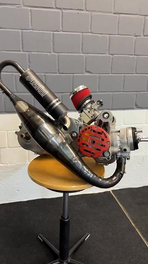 Available for you in the shop tonight! Polini 70ccm pre-engine based on a Malossi C-One housing. A rare cylinder you don’t get to see every day 🚀! You can find more information about the engine in our shop at: 🔗 www.cs-scootershop.com #Csscootershop #RPG #Yamaha #Tuning #70cc #50cc #2Stroke #Pista #Race #Minarelli #Piaggio #Gilera #Aprilia #Aerox #AeroxRiders #AeroxFamily #YamahaJog #Wheelie #Stunt #STR8 #BCD #Yasuni #TopPerformance #Stage6 #ScooterTuningIsNotACrime #tuning | Cs-Scootershop