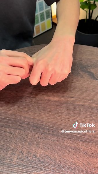 指先の魔法で鍵を作り出すマジック