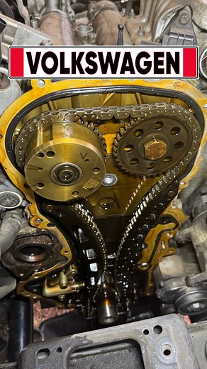 GOLDEN HANDS MECHANIC 😉 on Instagram: "Chain Noise on Cold Start? You’re in Trouble • One of the most problematic timing chains in modern engine history. In this video, we’re working on a Volkswagen Touran with a 1.4 TSI petrol engine, engine code CAVC. This is the first generation of the 1.4 TSI, notorious for serious timing system issues. • On these engines: – the timing chain stretches prematurely, – the sprockets wear quickly, – leading to potential timing failure and valve-to-piston contac
