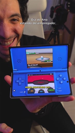 Martim Calado on Instagram: "E dobra e tudo! 😂 Só por isto, já valeu a pena ter-me despedido 😂 Btw, o tlm é o Fold 7 e transformei-o numa Nintendo DS 👑 Dá-me ideias para os próximos dias estando desempregado! #gaming #gamingsetup #funny #funnyvideo #married"