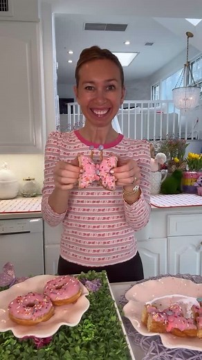 Shannon Doherty on Instagram: "BUTTERFLY DONUT HACK! 🦋🍩 how cute do these donuts look and this is so easy perfect for a Mother’s Day brunch or spring brunch with your little!! so easy to do and looks so pretty!! SAVE & SHARE this cute and easy idea and make sure you’re following me for more little hacks like this that will bring a smile to your family every day!! #momsofinstagram #momhack #hacks #momhacks #easyrecipe #recipe #springhacks"