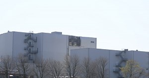 Stofexplosie bij veevoederfabriek Denkavit in Voorthuizen, hulpdiensten massaal aanwezig