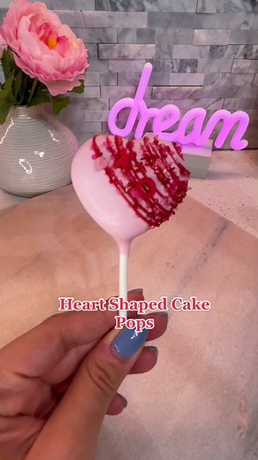 Valentines Day prep 💕💋 #cakepop #cakepoptutorial #cakepops #valentinesday #bakertok #heartcakepops