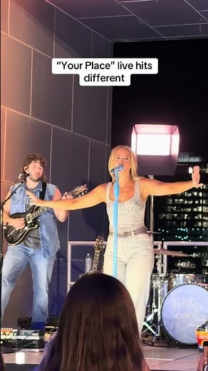 Ashley Cooke performs “Your Place” in Nashville ✨
