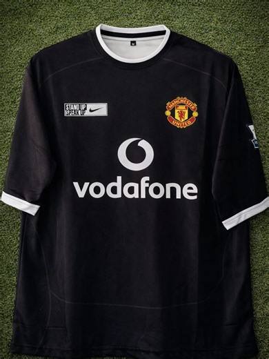 Royal Threadline | 𝐅𝐎𝐎𝐓𝐁𝐀𝐋𝐋 𝐉𝐄𝐑𝐒𝐄𝐘 𝐏𝐑𝐄𝐌𝐈𝐔𝐌 𝐂𝐎𝐋𝐋𝐄𝐂𝐓𝐈𝐎𝐍 Five Sleeve retro jersey Crafted with high-quality Dotnet fabric (200 GSM) for superior durability and... | Instagram