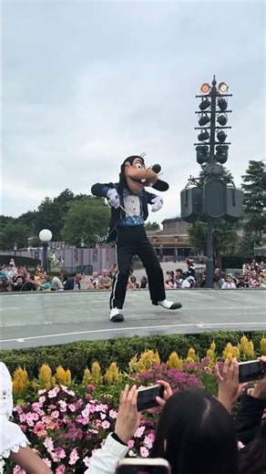|| Goofy Disneyland Show || #goofy #disneyworld #disneycharacters #france #disney #travel