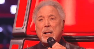 Watch as Tom Jones, 82, leaves 'The Voice' fans teary-eyed with heartbreaking tribute to late wife