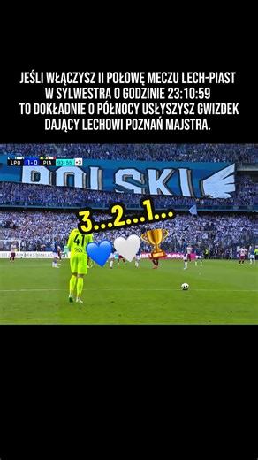 Wchodzimy w Nowy Rok jako MISTRZOWIE! Nie ma innej opcji🏆🎆 Podobno to, co robisz o północy, definiuje Twoje kolejne 12 miesięcy. Dlatego zapomnijcie o odliczaniu w telewizji czy „Szarży Rohirrimów”. Jest tylko jeden dźwięk, który powinien rozbrzmieć w głośnikach, gdy zegar wybije 00:00. Ten gwizdek to nasza manifestacja na 2026 rok! Ustawiamy budziki: 23:10:59. Kto podejmuje wyzwanie?Powtarzacie fetę razem z Kozłem?💙🤍MEE!🐐 #lechpoznań #kibice #MEE@Lech Poznań