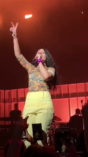 Stay by Alessia Cara and Zedd - Lyrics and Meaning