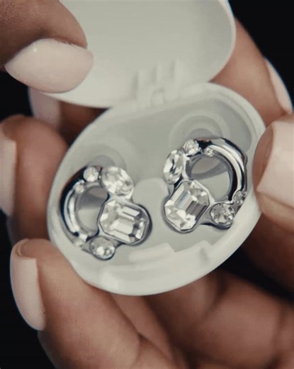 Hand-finished with Swarovski Crystals, these limited-edition Swarovski x Loop earplugs reimagine hearing protection as jewelry. Plated in glossy chrome and set with Swarovski’s signature octagon crystals in 3D-printed bezels, they blend bold design with cutting-edge sound technology: 👉 Hand-finished details 👉 Precise sound control 👉 Bespoke ear tips for all-day comfort 👉 Stainless-steel durability 👉 Special-edition Carry Case Experience them today with 100-day, hassle-free returns. | Loop