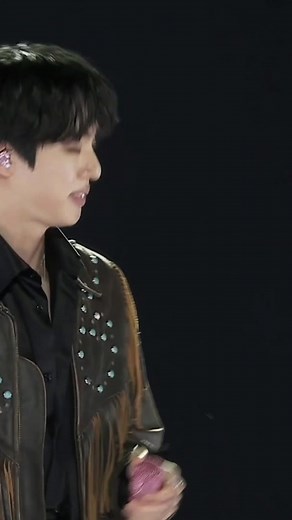 SPRING DAY See You in Spring, My Spring Day I miss you Saying it like this makes me miss you even more Even while I'm looking at your picture I still miss you Time's so cruel, I hate us Now it's hard to even see each other's faces It's all winter here, even in August, winter comes My heart is running on time, alone on the snow piercer I want to go to the other side of the world, holding your hand to put an end to this winter How much snow must fall for that spring day to come, friend RUNSEOKJIN_