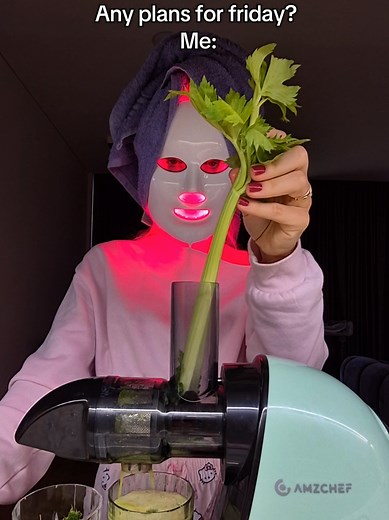 My way into the weekend 😄 #celeryjuice #friday #weekendplans #juicing #therapy