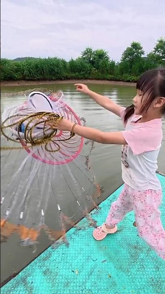 Luna unable to catch Fishes 🐠😭 #shorts​ #shortsfeed​ #viralshort