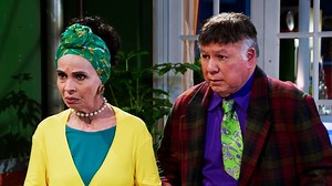 1.5M views · 39K reactions | Doña Magda sorprendió a todos cuando les reveló que al fin había saldado su deuda de mantenimiento en los departamentos, pero parece que no fue así.  #Vecinos, nueva temporada, domingos 7:30 p. m. por #LasEstrellas | Televisa Comedia | Facebook