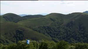 29K views · 725 reactions | De Saint Jean Pied de Port aux gorges de Kakuetta en passant par la vallée des Aldudes, c’est un pays basque sauvage, secret, riche d’histoires et de paysages à couper le souffle que nous allons découvrir. Des escapades sur les frontières, au sens propre comme au sens figuré. C'est dimanche prochain à 12h55 dans Cap Sud Ouest - France 3 | France 3 Nouvelle-Aquitaine | Facebook
