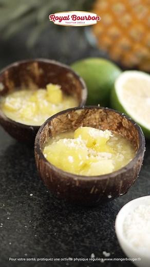 🇷🇪🍍Découvrez notre Sorbet Ananas, un dessert rafraîchissant et facile à réaliser : Seulement 2 ingrédients ! : - 500g d'ananas surgelés Royal Bourbon 🍍 - Le jus d'un citron 🍋 Préparation : Dans un mixeur, combinez les ananas surgelés et le jus de citron. Ajoutez une petite quantité d'eau si nécessaire pour faciliter le mixage et obtenir une texture lisse. Une fois la préparation mixée, votre sorbet est prêt à être dégusté immédiatement ! Si vous préférez une texture plus ferme, vous pouvez 