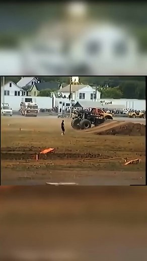 Black Stallion attempts to jump over another monster truck at the 2002 Bloomsburg 4 wheel jamboree! #monstertrucks #monsterjam2025 | Good Evening Ranch Off Road Park