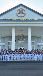 Gressinda Clarita, S.M on Instagram: "SENAM TOBELO SATDIK X B AAL SURABAYA Senam Tobelo merupakan salah satu bentuk senam kreasi yang menggabungkan unsur tarian tradisional Indonesia dengan gerakan-gerakan dinamis dan penuh semangat. Senam ini berasal dari daerah Maluku Utara dan dikenal luas karena musiknya yang enerjik serta gerakan yang mudah diikuti namun tetap atraktif."