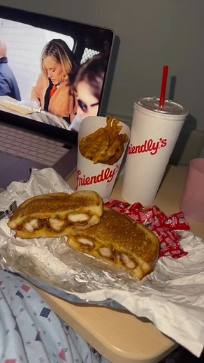 Hospital Recovery: What I Eat in a Day | Binge Eating Recovery Journey