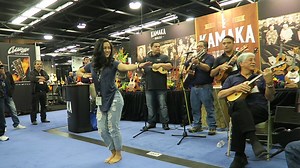 11K views · 237 reactions | มาชมระบำฮูล่าจากลูกสาวคนเล็กของ Chris Kamaka เคล้าเสียงเพลงฮาวายกันบ้างครับ บรรเลงเพลงโดยคุณพ่อของเธอและทีมงาน ณ NAMM Show 2016 ครับ | Ribbee Ukulele Paradise สวรรค์ของคนรักอูคูเลเล่ | Facebook