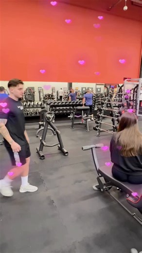 Xtreme Fitness Tarnów Błonie on Instagram: "💕Weź udział w zabawie i podaruj walentynkę dla swojego crusha!!💖 💥Napisz nam o swoim gym crashu, a my przekażemy twoją walentynkę 14🗓️ @xfg_tarnowdabrowskiego #xtreme #walentynki #gym"