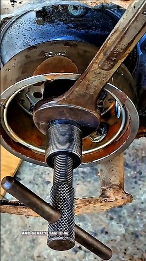 How to Remove a Motorcycle Flywheel#shorts #satisfying #technique #mechanic #tricks