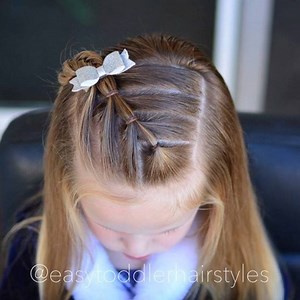 376K views · 9.2K reactions | Diagonal arrow ponytails. It also accommodates most hair lengths so those of you with girls that have short bobs can do this one too! ❤️ Full Tutorial Here: https://youtu.be/igP-ZtIEe68 | Easy Toddler Hairstyles | Facebook