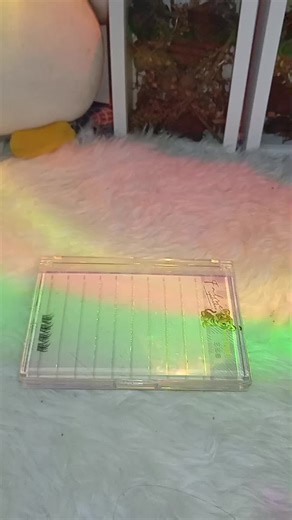 How to Cluster Eyelashes with Adhesive Glue