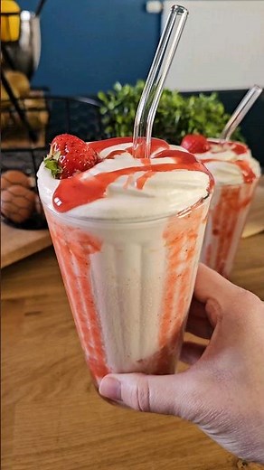 🍦Strawberry Milkshake 🍓 a treat! #easyrecipe #milkshake #food #icecream