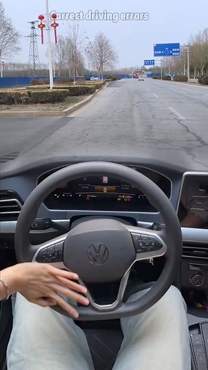 1.8M views · 6.5K reactions | Pay attention to how you hold the steering wheel.#driving #skills #tips #knowledge #fpy | Jobs Car Tips | Facebook