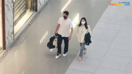 600K views · 10K reactions | Hyun Bin & Son Ye Jin departure for honeymoon on April 11, 2022. | Hyun Bin | Facebook