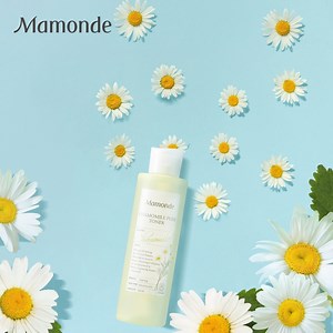 🥰 Đừng để làn da nhạy cảm cản trở nàng trong quá trình chinh phục sắc đẹp của bản thân. Lấy cảm hứng từ những cách hoa cúc dịu nhẹ, tinh khiết, Mamonde Chamomile Pure Toner mang đến hiệu quả làm sạch và dưỡng ẩm tối đa kể cả cho những nàng có làn da nhạy cảm nhất. Với các thành phần từ thiên nhiên, Mamonde Chamomile Pure Toner nghiễm nhiên trở thành sản phẩm Top đầu của Mamonde trong những năm gần đây. ☑️ Toner chỉ chứa 6 dưỡng chất cần thiết cho da ☑️Được chứng nhận phù hợp dành cho da nhạy cả