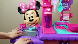 Minnie Mouse Kitchen Playset Flipping Fun Kitchen Cupcakes and Play Food Toys DisneyCarToy