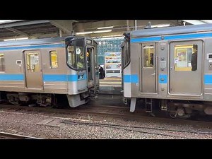 JR四国 7000系 連結 松山駅にて