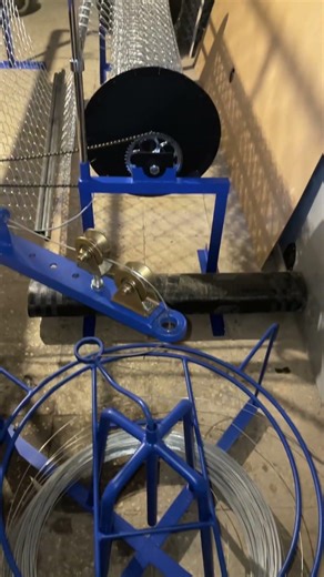 Wire mesh making machine