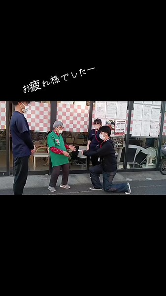 毎週木曜日にセブンイレブンでボランティア活動をしています🙌🏻 お仕事をして3ポイント貯まったので商品券頂きました✨ お仕事って楽しい、嬉しい、また頑張りたい 毎週木曜が楽しみ✨✨ 〜利用者さん、スタッフのやりたい事、成長、生きがい、さまざまな可能性を創る〜 興味ある方は↓ https://skyconnect-saiyo.jp/-/top/ #船橋市 #船橋市役所 #習志野市リハビリ #船橋市リハビリ #理学療法士 #看護師 #千葉県介護求人 #ナース #ナース求人 #作業療法士 #訪問リハビリ #訪問看護 #訪問リハビリステーション #高齢者住宅新聞 #薬園台 #薬円台 #短時間バイト #働くママ #送迎ドライバー #スタッフ紹介 #デイサービス #ななしょくプロジェクト