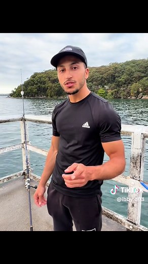 Fishing in Sydney Harbour - Best Spots and Tips!